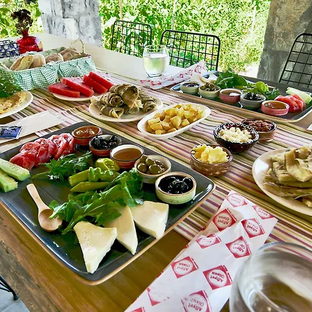 Dedehan Retreat ホテル ムーラ